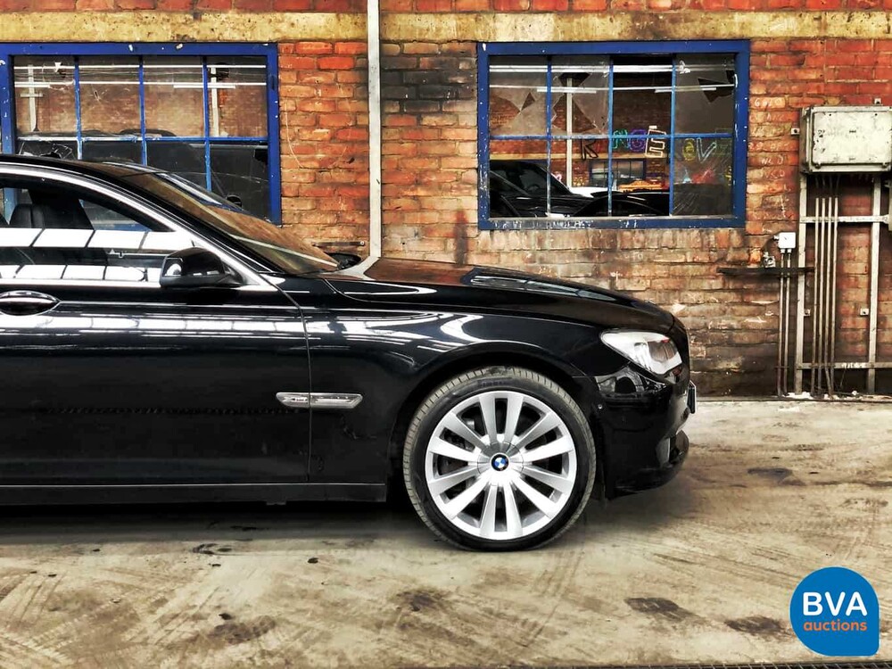 BMW 750i xDrive High Executive 408 PS 2011 -Original NL-, 33-PGS-1.