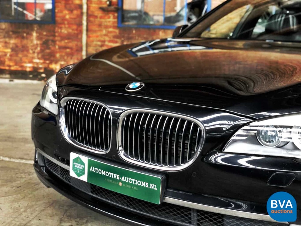 BMW 750i xDrive High Executive 408 PS 2011 -Original NL-, 33-PGS-1.
