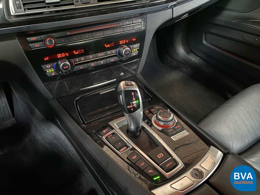 BMW 750i xDrive High Executive 408 PS 2011 -Original NL-, 33-PGS-1.