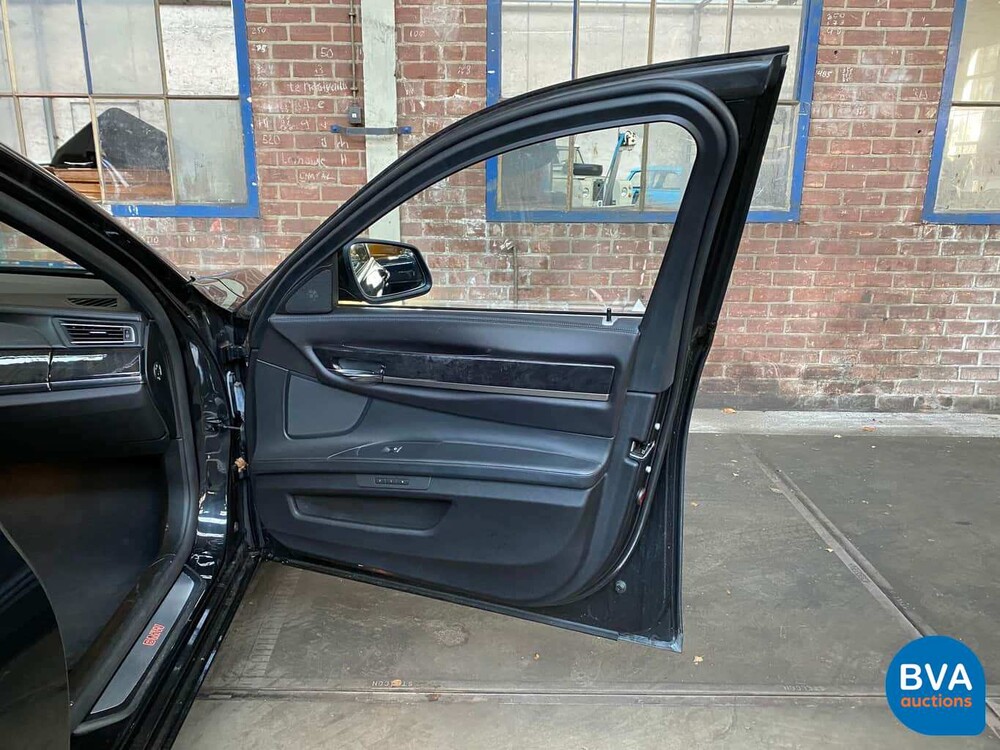 BMW 750i xDrive High Executive 408 PS 2011 -Original NL-, 33-PGS-1.