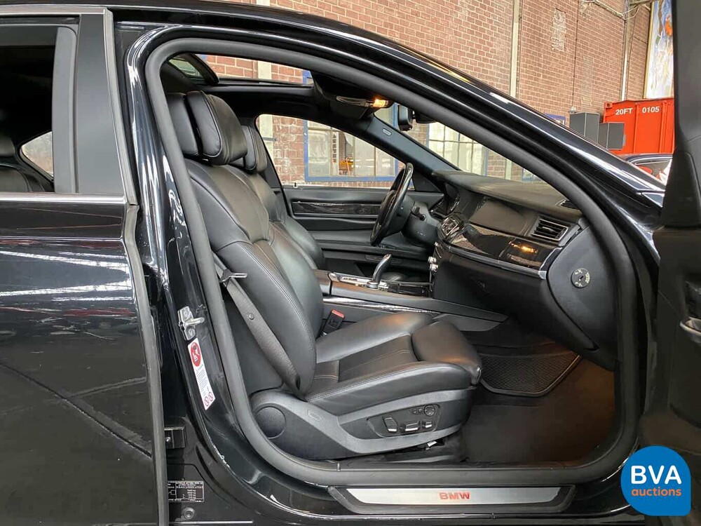 BMW 750i xDrive High Executive 408 PS 2011 -Original NL-, 33-PGS-1.