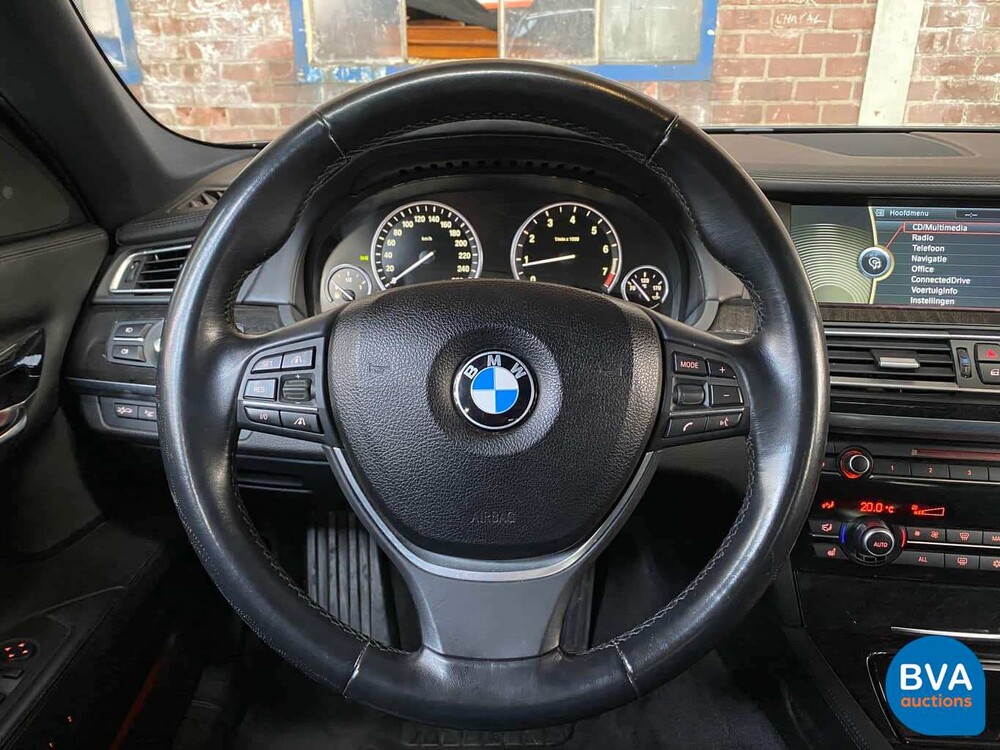 BMW 750i xDrive High Executive 408 PS 2011 -Original NL-, 33-PGS-1.