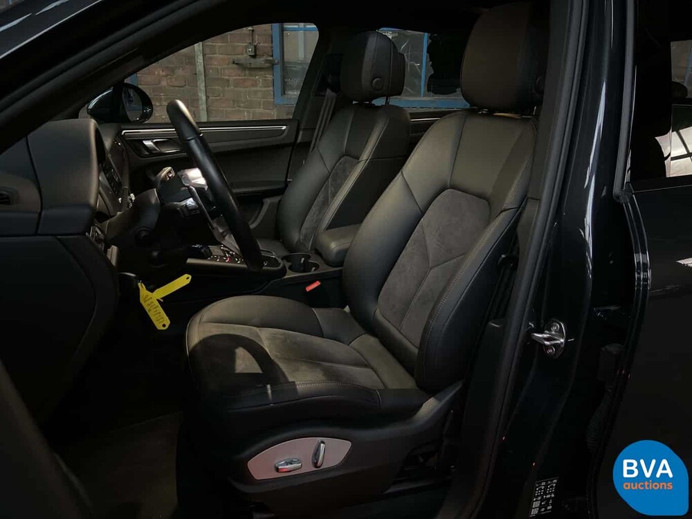 Porsche Macan 2.0 245hp 2019 - WARRANTY -.