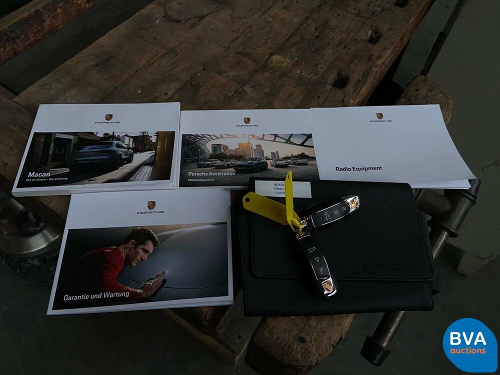 Porsche Macan 2.0 245hp 2019 - WARRANTY -.