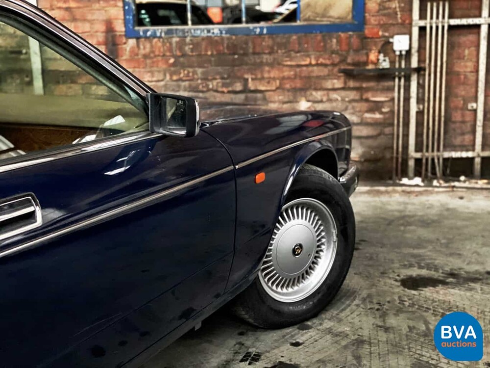 Daimler Double Six V12 Jaguar XJ 1993.