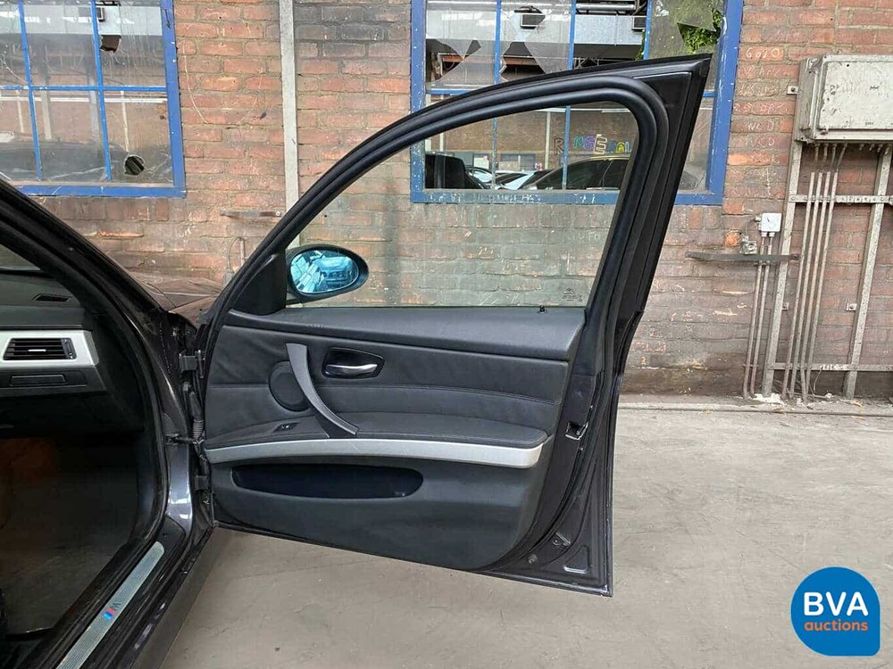BMW 330xi Touring M-pakket 3-Serie 258pk E91 Youngtimer 2005, J-694-JT
