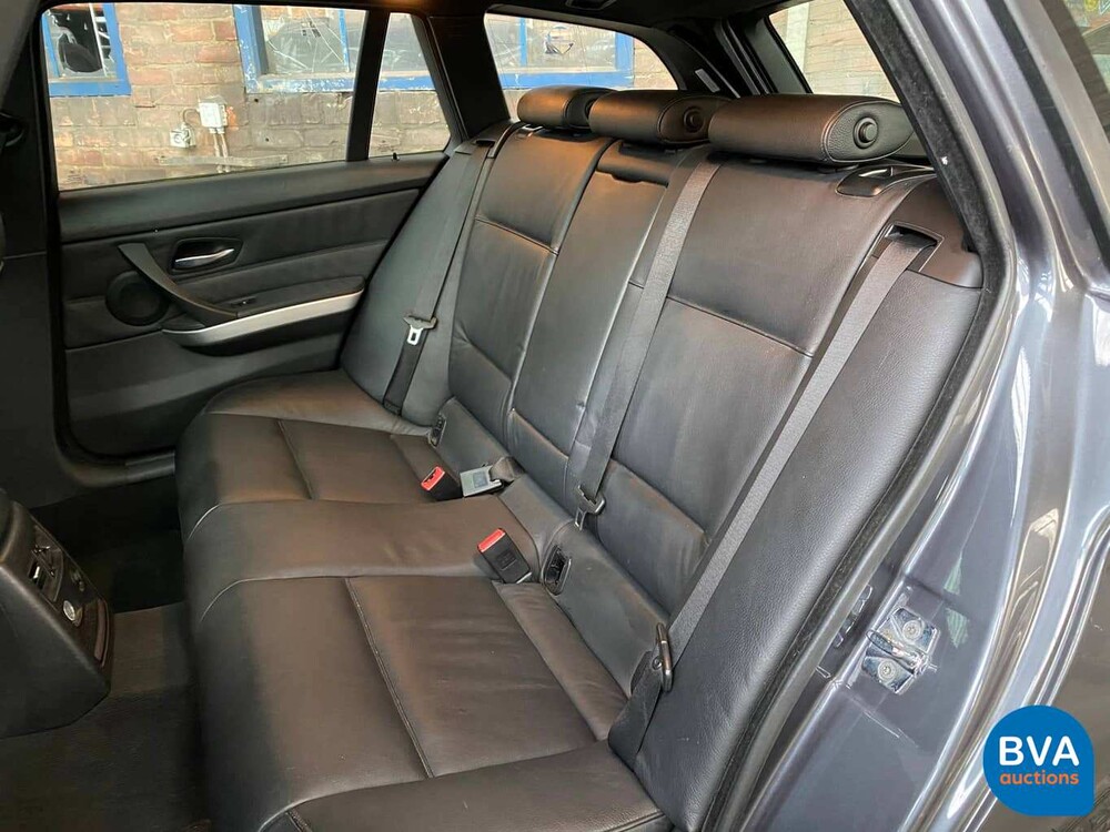 BMW 330xi Touring M-pakket 3-Serie 258pk E91 Youngtimer 2005, J-694-JT