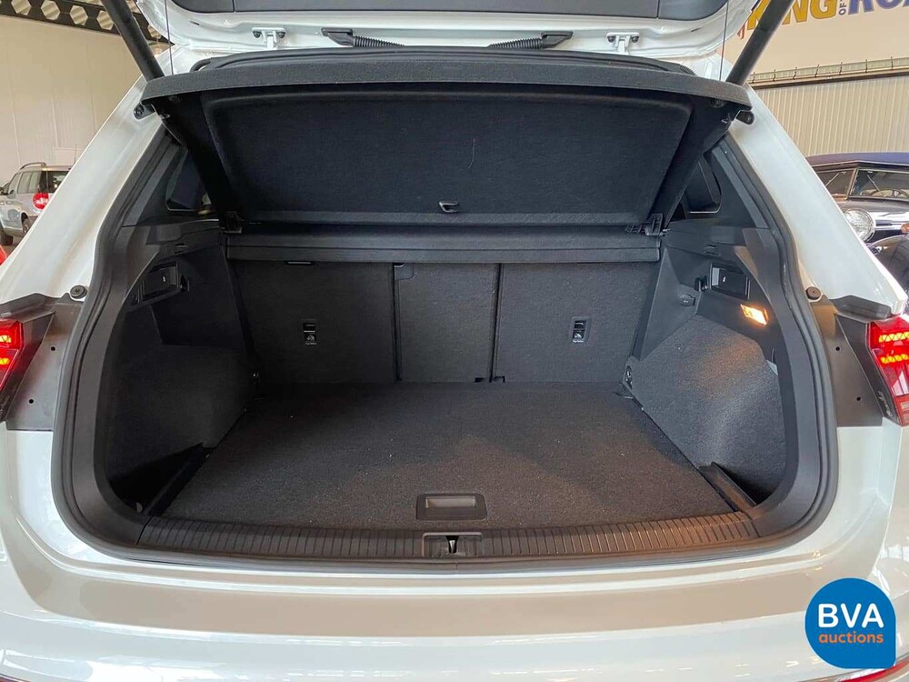 Volkswagen Tiguan 2.0 TSI 4Motion Highline R-Line 190pk 2020 -GARANTIE-, J-851-VP