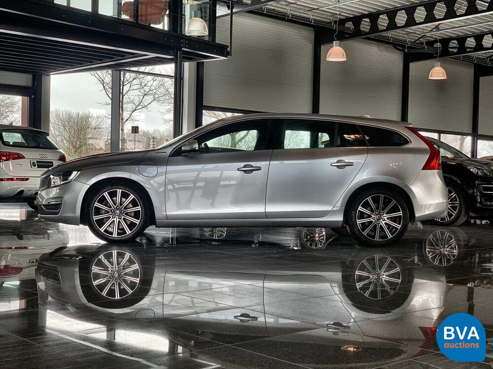 Volvo V60 2.4 D6 Twin Engine 285pk Origineel NL 2015, HP-287-L