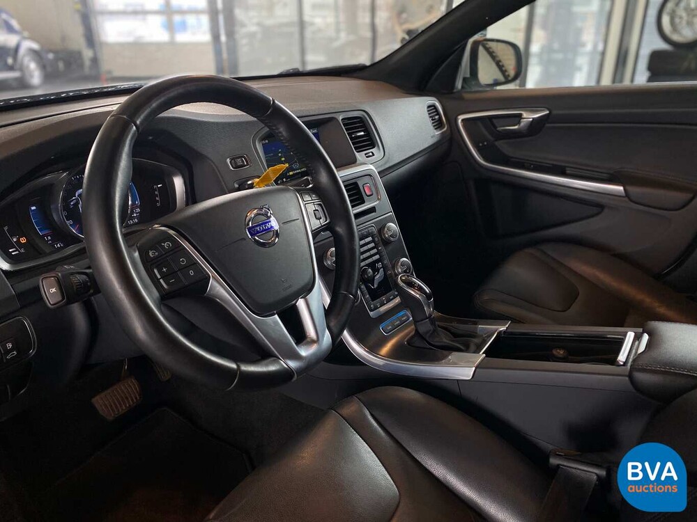 Volvo V60 2.4 D6 Twin Engine 285pk Origineel NL 2015, HP-287-L