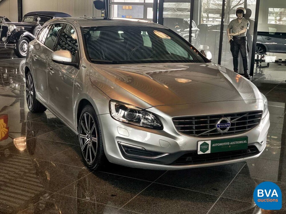 Volvo V60 2.4 D6 Twin Engine 285pk Origineel NL 2015, HP-287-L