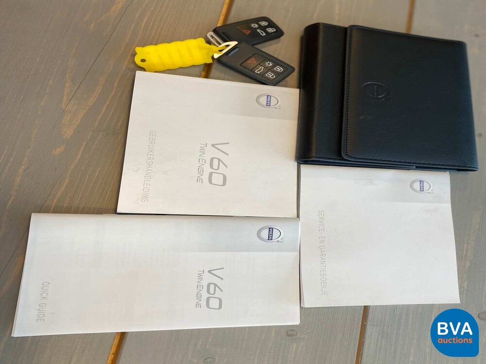 Volvo V60 2.4 D6 Twin Engine 285pk Origineel NL 2015, HP-287-L