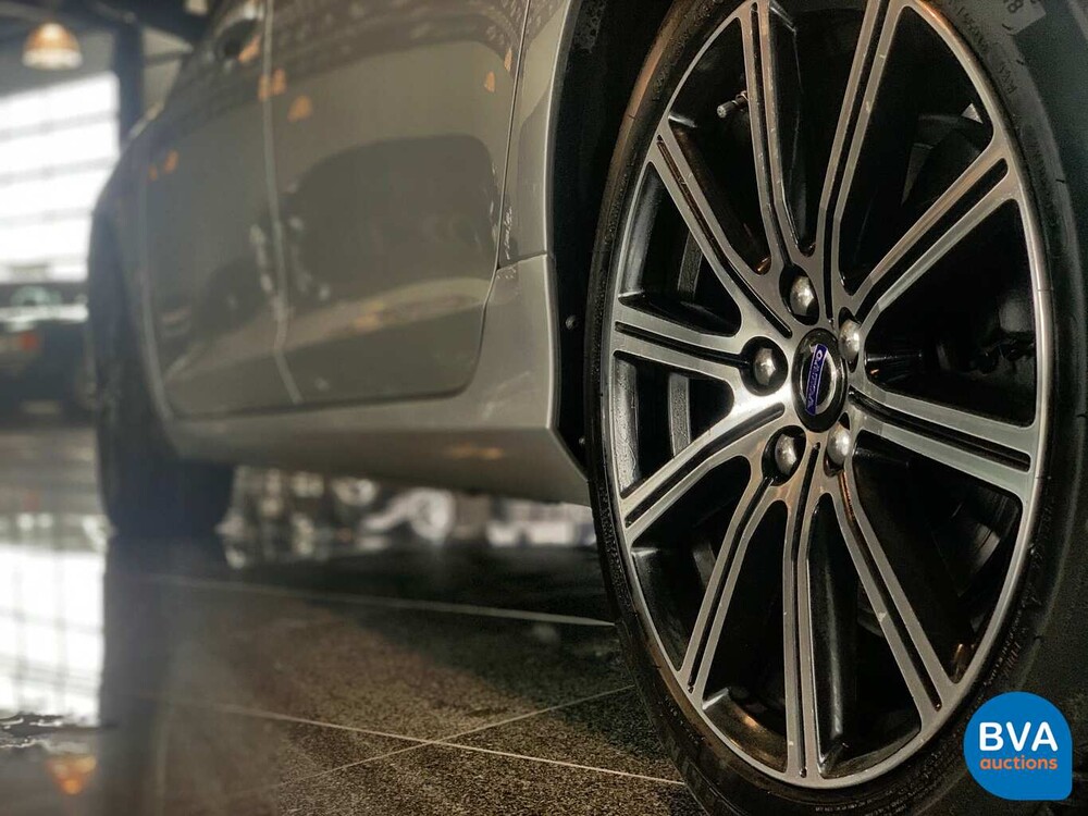 Volvo V60 2.4 D6 Twin Engine 285pk Origineel NL 2015, HP-287-L