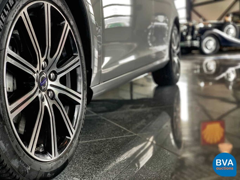 Volvo V60 2.4 D6 Twin Engine 285pk Origineel NL 2015, HP-287-L