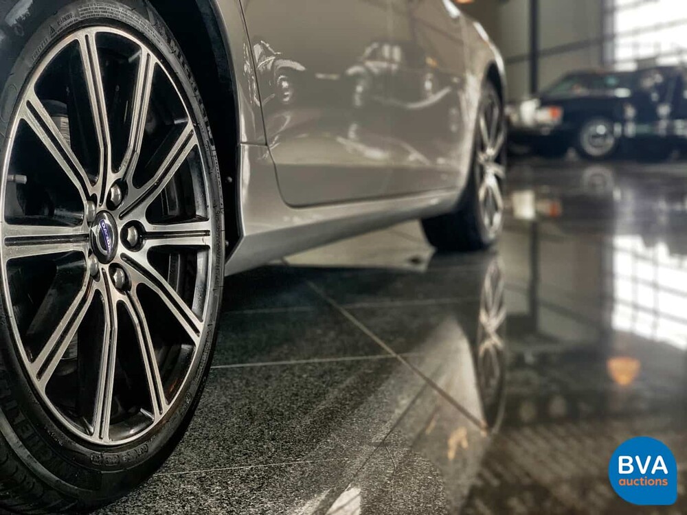 Volvo V60 2.4 D6 Twin Engine 285pk Origineel NL 2015, HP-287-L