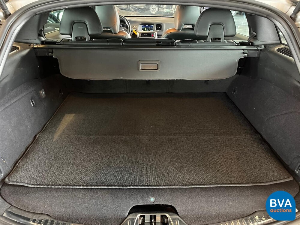 Volvo V60 2.4 D6 Twin Engine 285pk Origineel NL 2015, HP-287-L