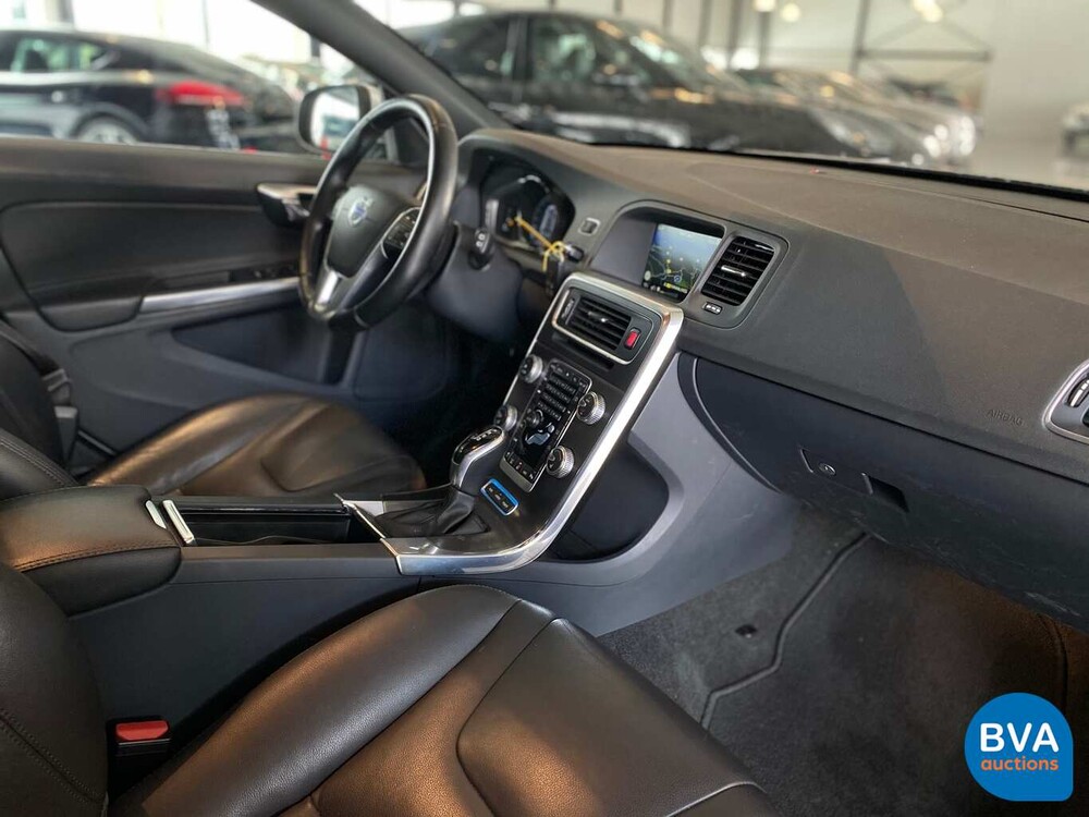 Volvo V60 2.4 D6 Twin Engine 285pk Origineel NL 2015, HP-287-L