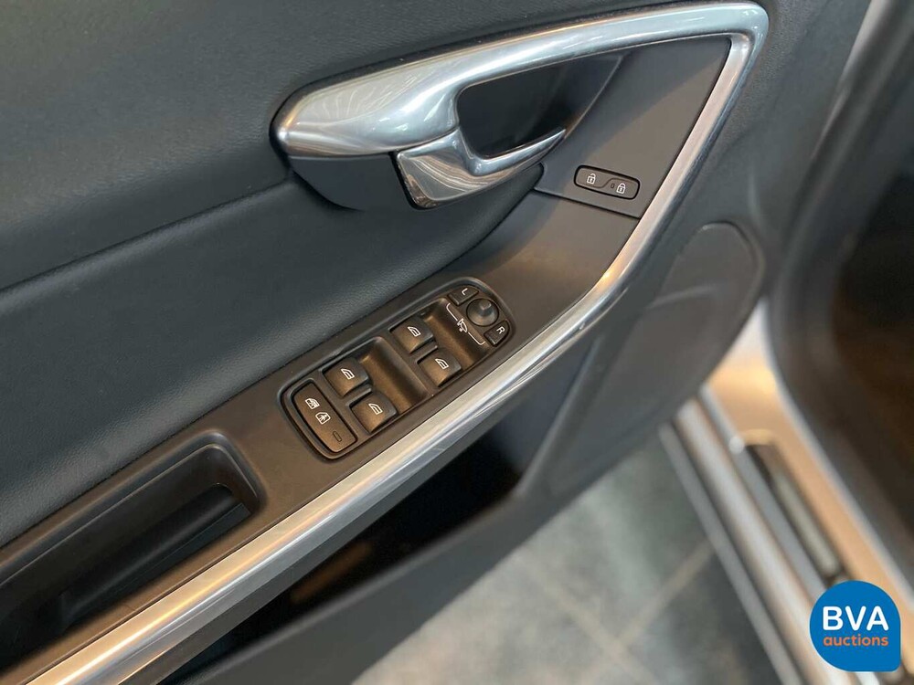 Volvo V60 2.4 D6 Twin Engine 285pk Origineel NL 2015, HP-287-L