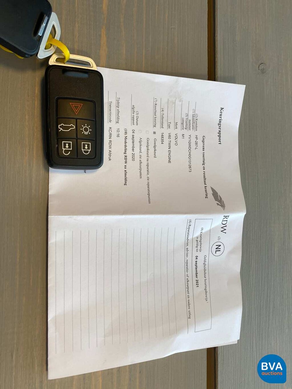 Volvo V60 2.4 D6 Twin Engine 285pk Origineel NL 2015, HP-287-L