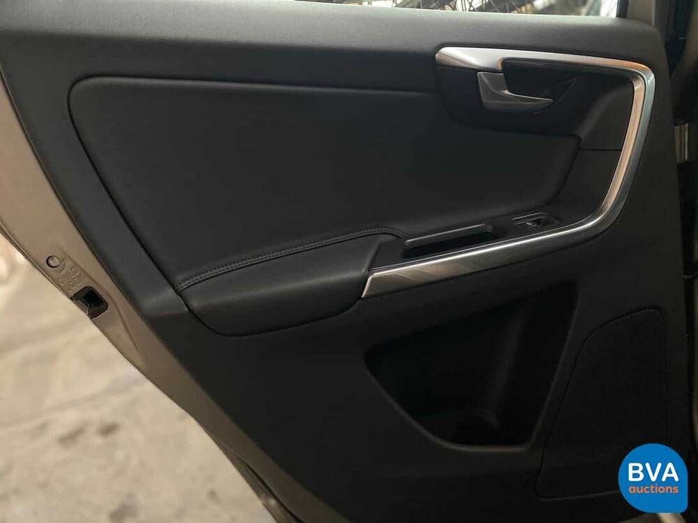 Volvo XC60 2.0 T5 FWD Momentum 245 PS 2015, 9-ZDS-58.