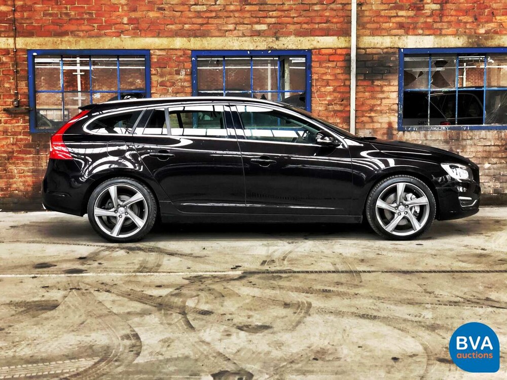 Volvo V60 D6 AWD Plug-In Hybrid 285 PS 2.4 Summum, KD-052-S.