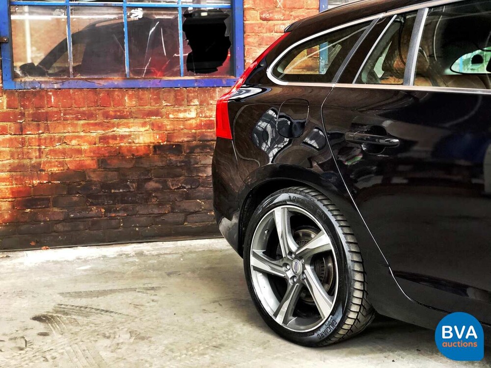 Volvo V60 D6 AWD Plug-In Hybrid 285 PS 2.4 Summum, KD-052-S.