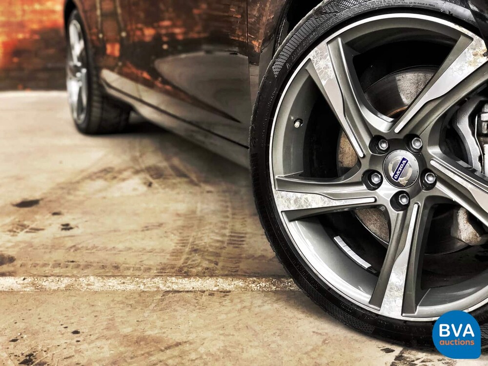 Volvo V60 D6 AWD Plug-In Hybrid 285 PS 2.4 Summum, KD-052-S.