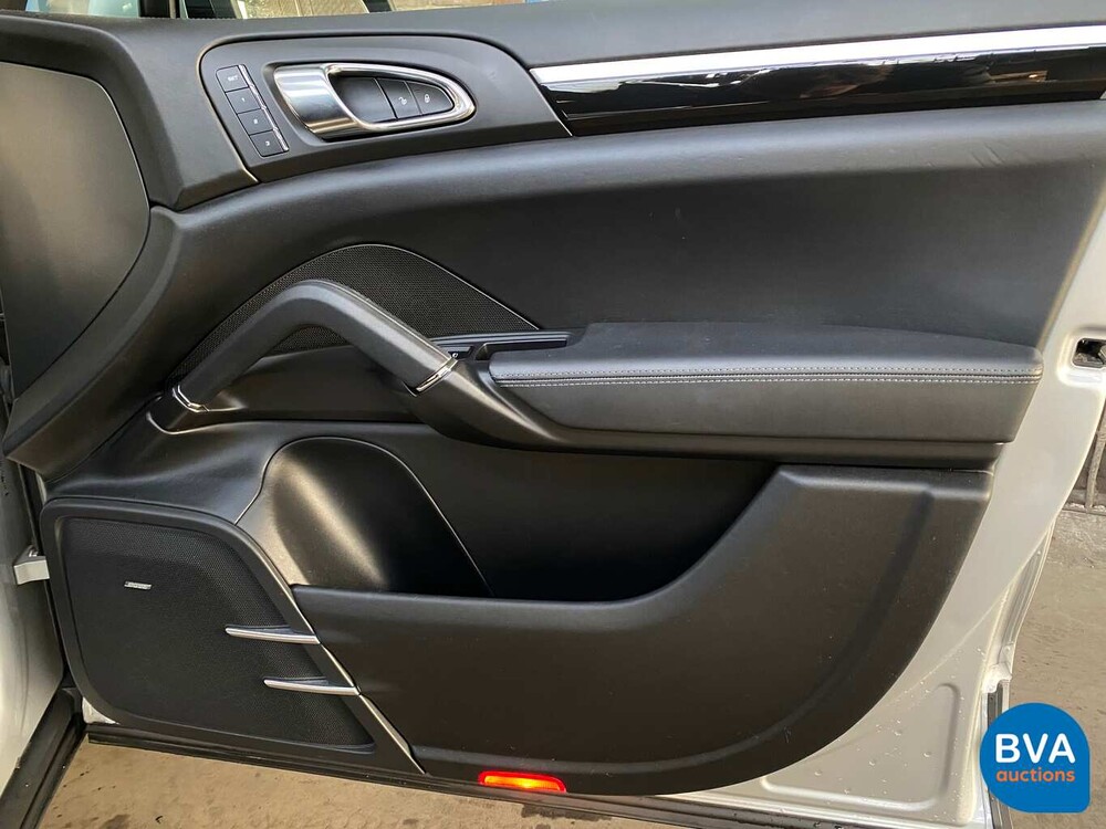 Porsche Cayenne S 4.8 V8 400pk 2013, 2-XJF-10