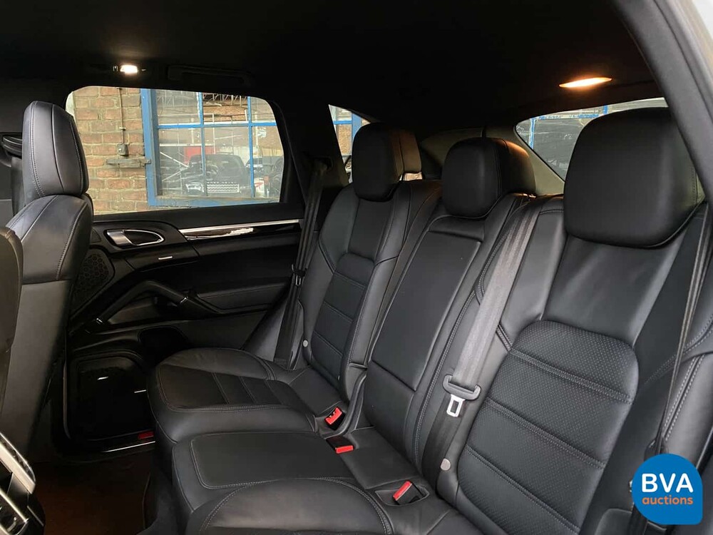 Porsche Cayenne S 4.8 V8 400pk 2013, 2-XJF-10