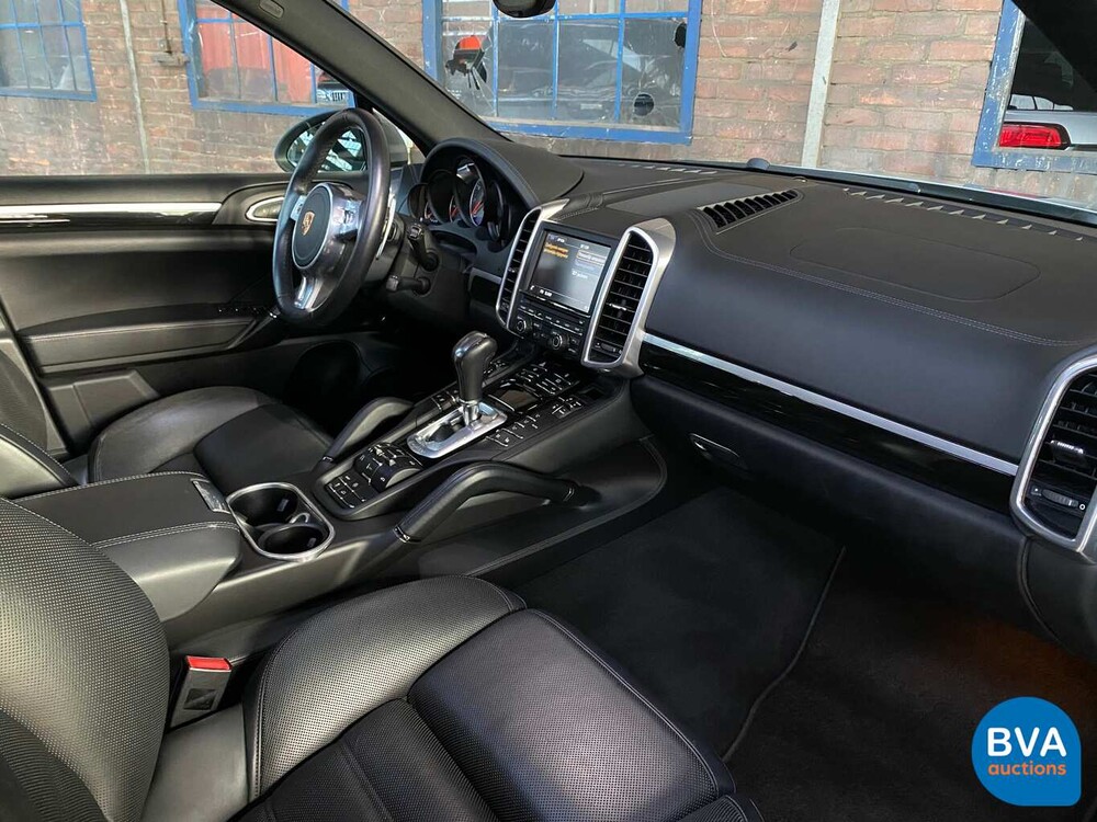 Porsche Cayenne S 4.8 V8 400pk 2013, 2-XJF-10