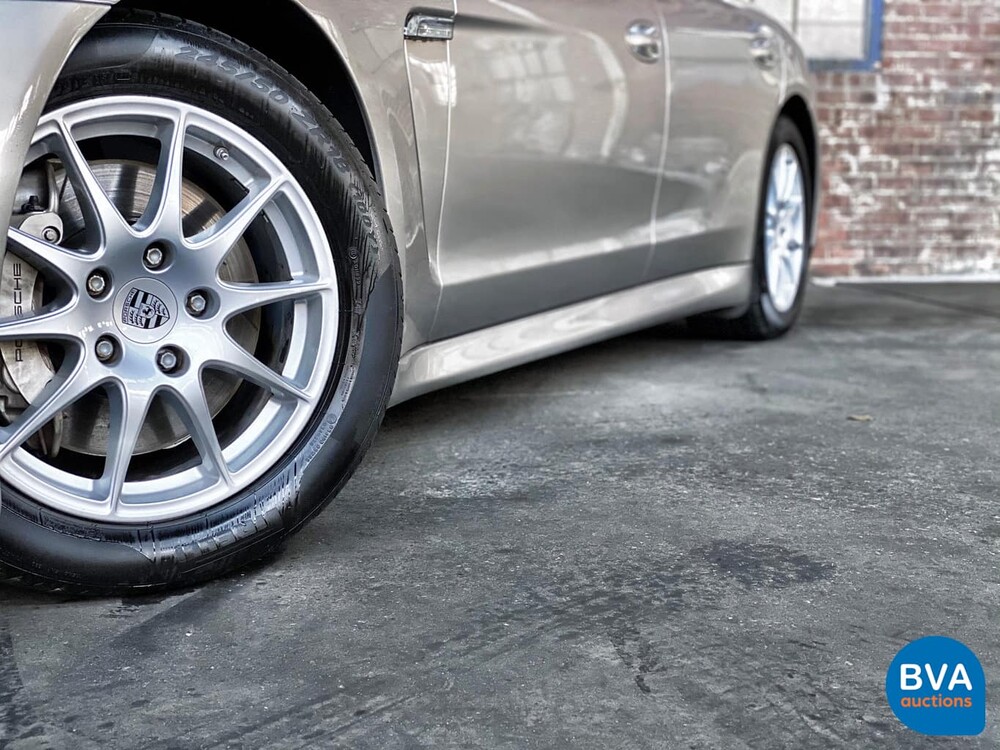 Porsche Panamera 4S 4.8 V8 400 hp 2011.