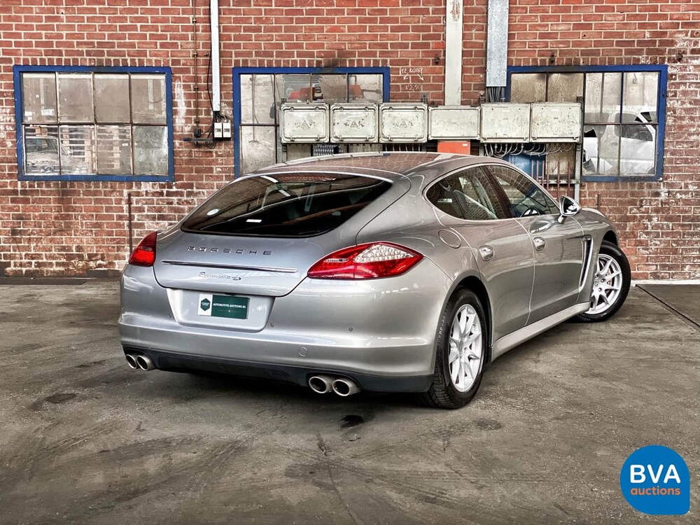Porsche Panamera 4S 4.8 V8 400 hp 2011.