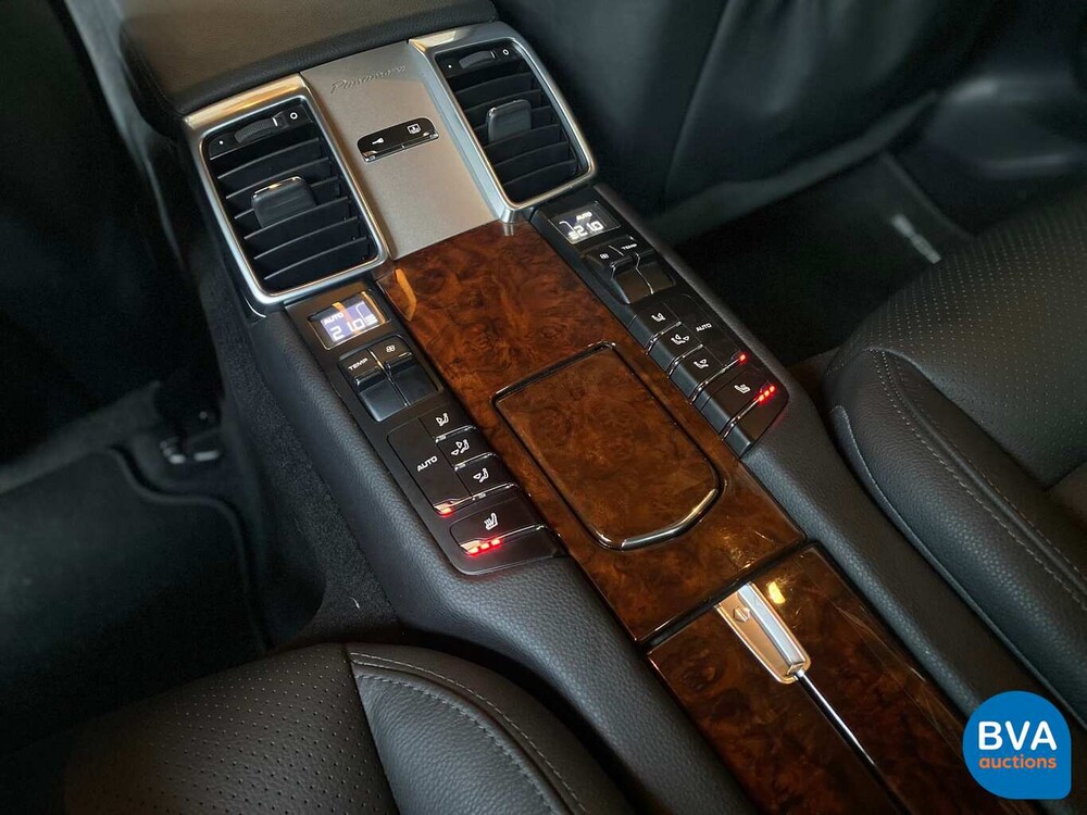Porsche Panamera 4S 4.8 V8 400 hp 2011.