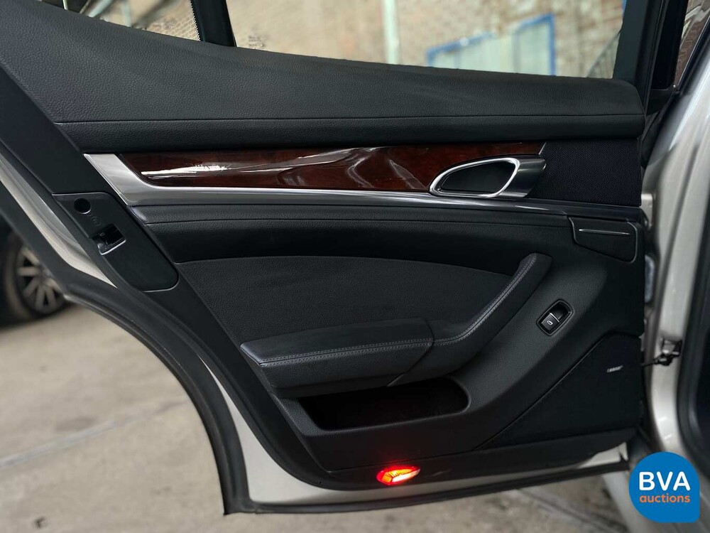 Porsche Panamera 4S 4.8 V8 400 hp 2011.