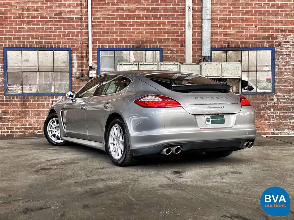 Porsche Panamera 4S 4.8 V8 400 hp 2011.