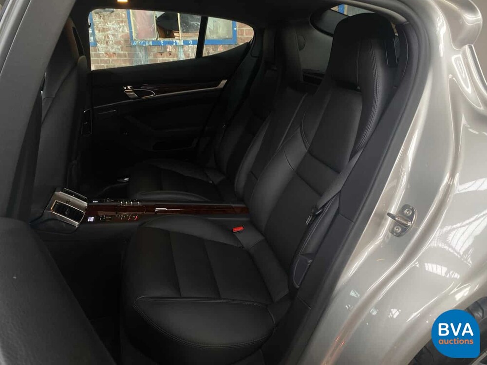 Porsche Panamera 4S 4.8 V8 400 hp 2011.
