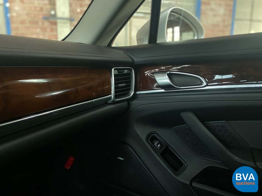 Porsche Panamera 4S 4.8 V8 400 hp 2011.