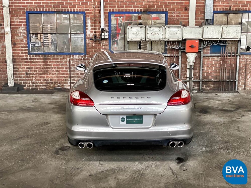 Porsche Panamera 4S 4.8 V8 400 hp 2011.