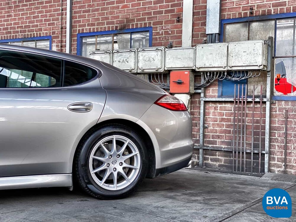 Porsche Panamera 4S 4.8 V8 400 hp 2011.