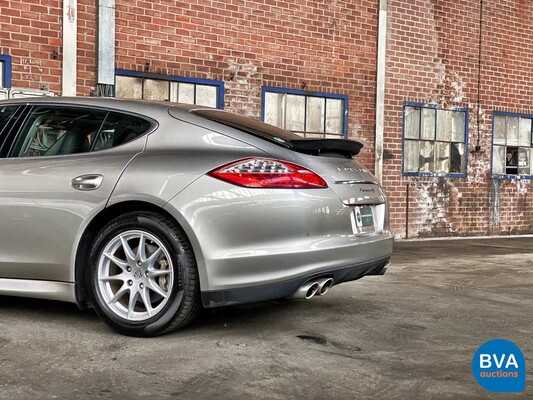 Porsche Panamera 4S 4.8 V8 400 hp 2011.