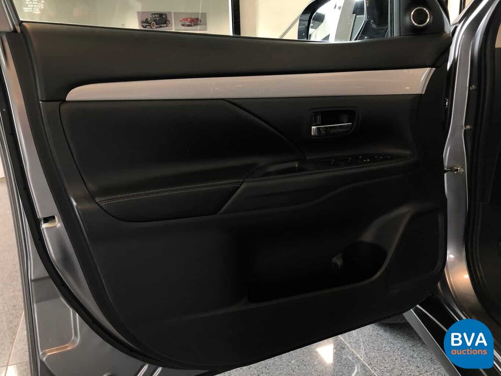 Mitsubishi Outlander 2.0 PHEV BE X-Line 203 PS 2015, JS-312-N.