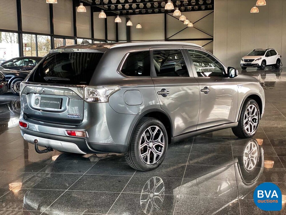 Mitsubishi Outlander 2.0 PHEV BE X-Line 203 PS 2015, JS-312-N.