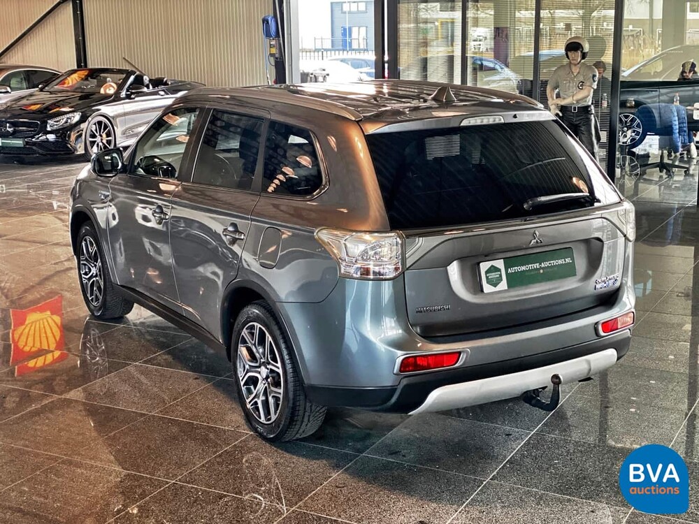 Mitsubishi Outlander 2.0 PHEV BE X-Line 203 PS 2015, JS-312-N.