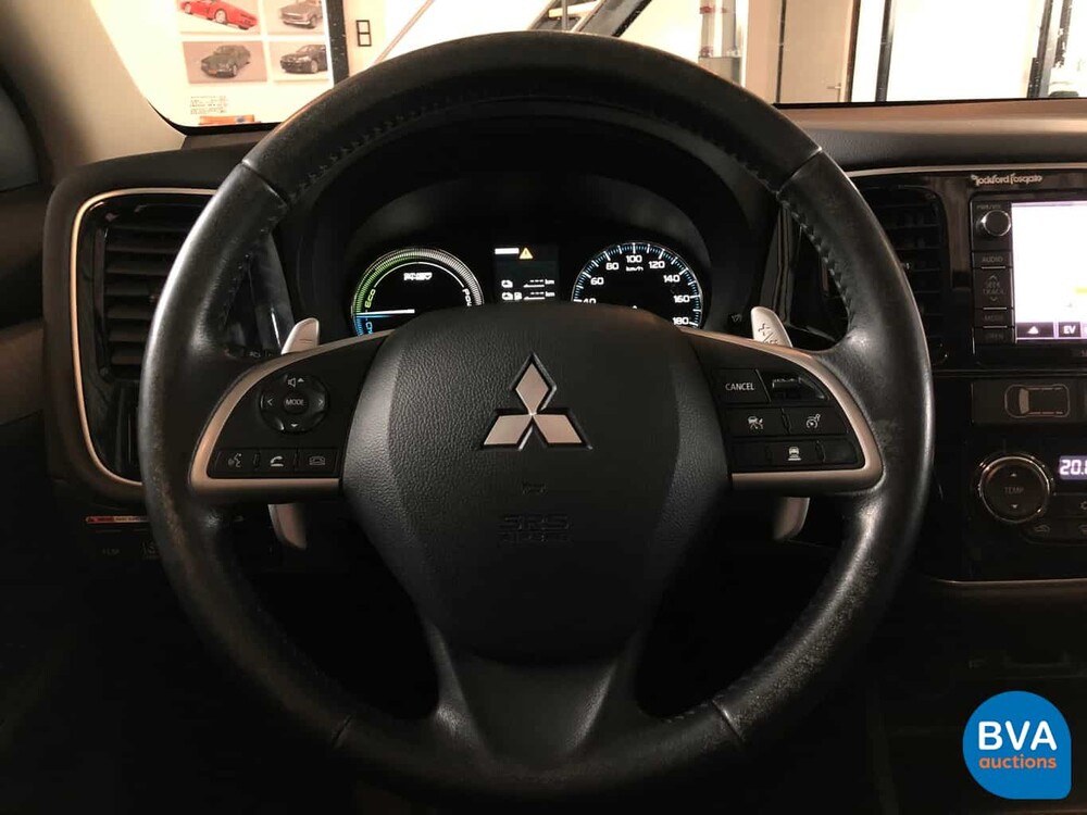 Mitsubishi Outlander 2.0 PHEV BE X-Line 203 PS 2015, JS-312-N.