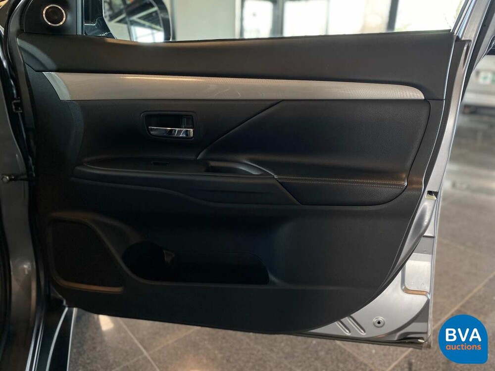 Mitsubishi Outlander 2.0 PHEV BE X-Line 203 PS 2015, JS-312-N.