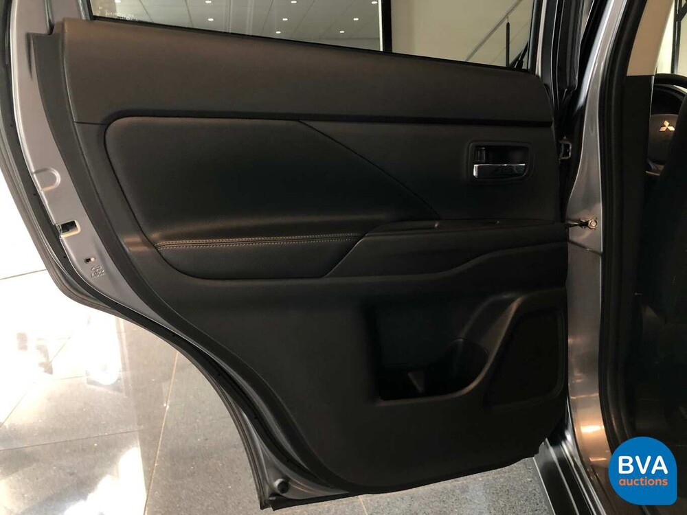 Mitsubishi Outlander 2.0 PHEV BE X-Line 203 PS 2015, JS-312-N.