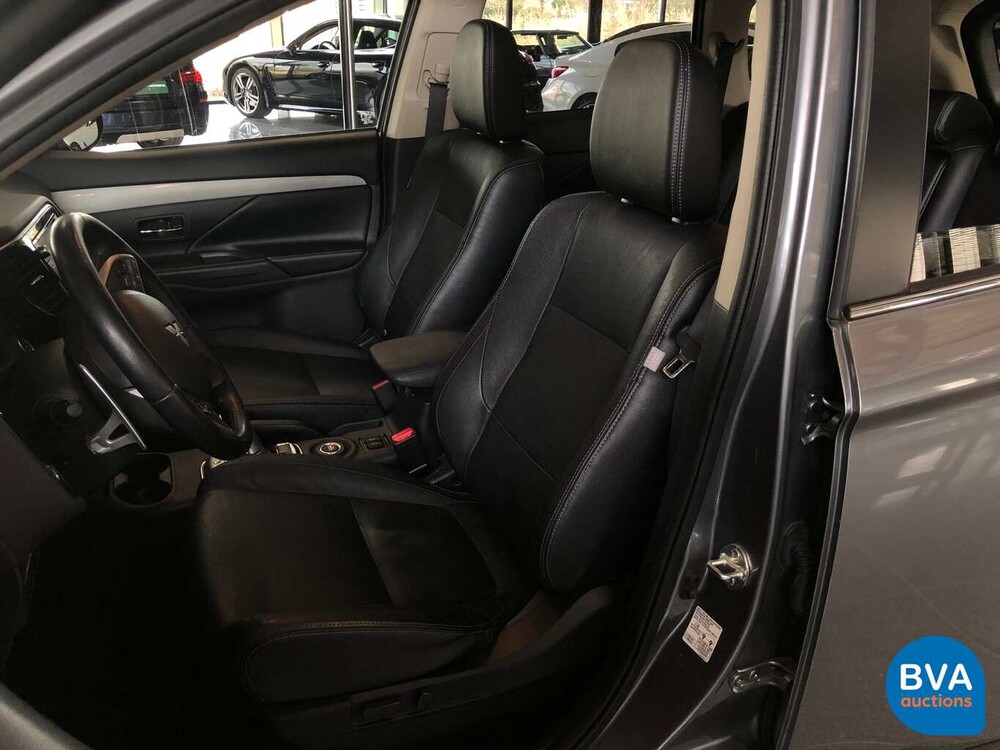 Mitsubishi Outlander 2.0 PHEV BE X-Line 203 PS 2015, JS-312-N.