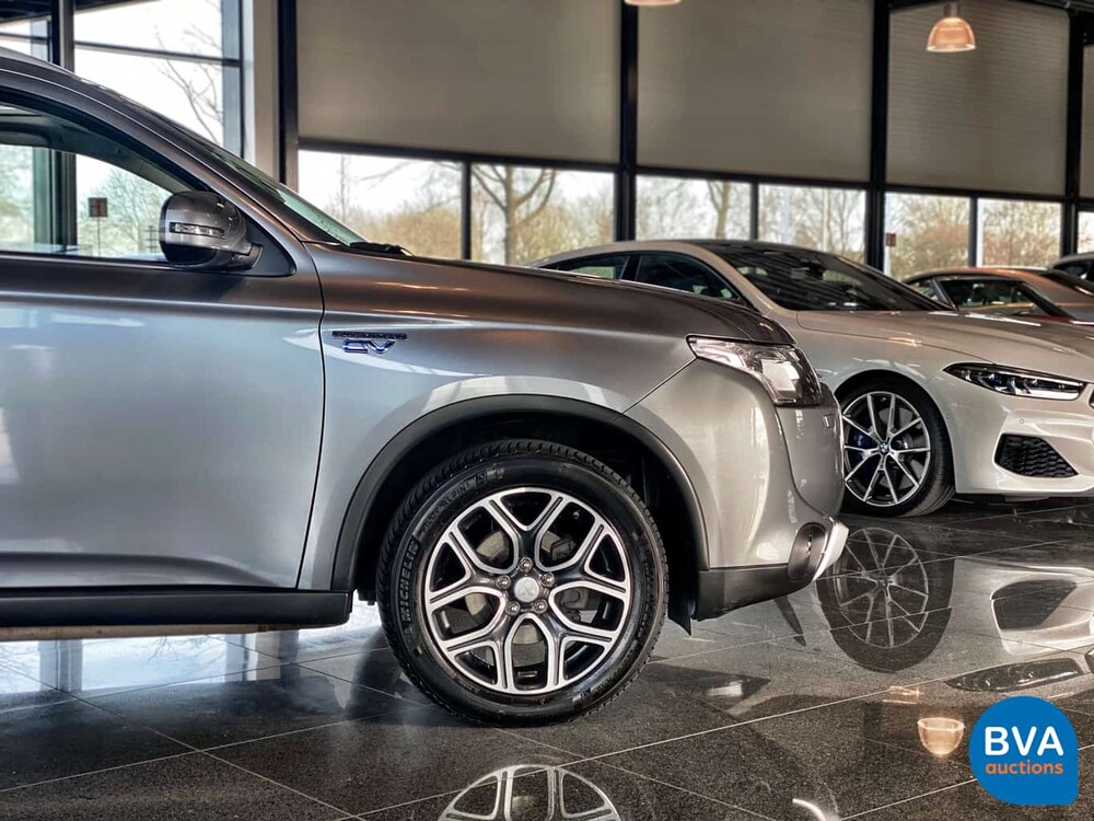 Mitsubishi Outlander 2.0 PHEV BE X-Line 203 PS 2015, JS-312-N.