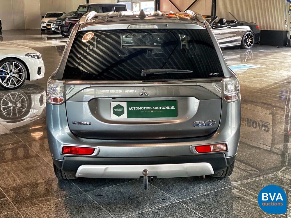 Mitsubishi Outlander 2.0 PHEV BE X-Line 203 PS 2015, JS-312-N.