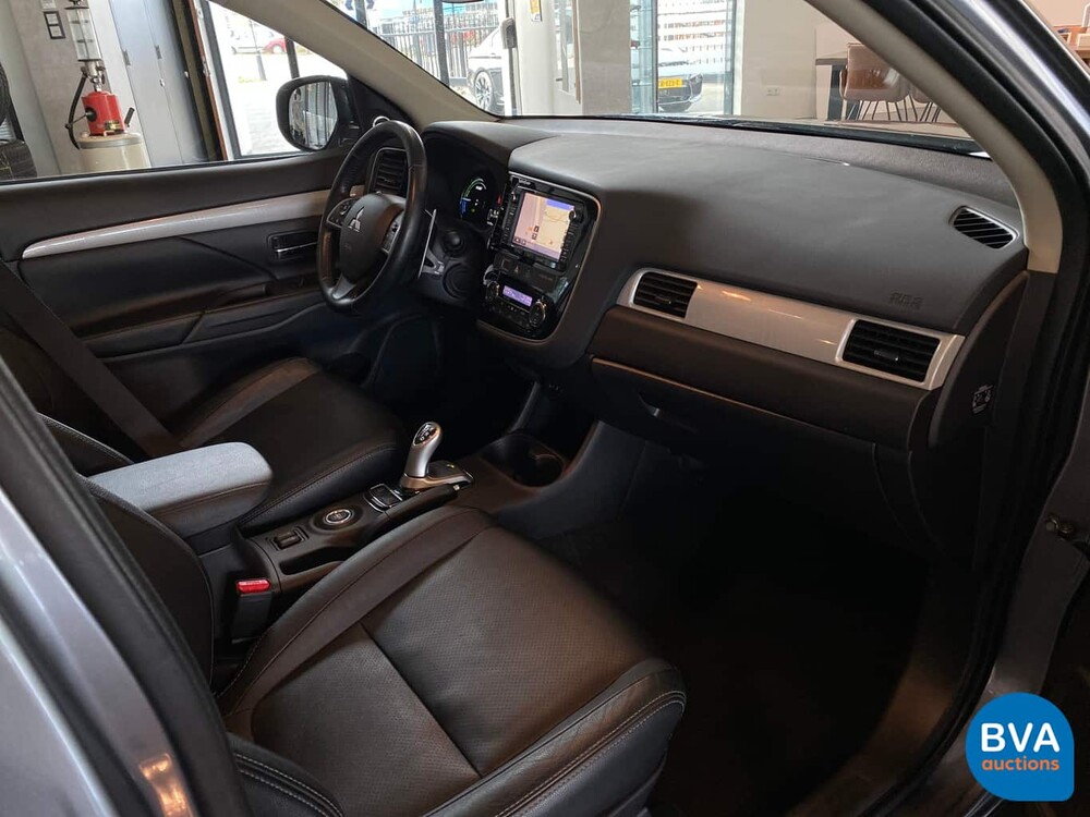 Mitsubishi Outlander 2.0 PHEV BE X-Line 203 PS 2015, JS-312-N.